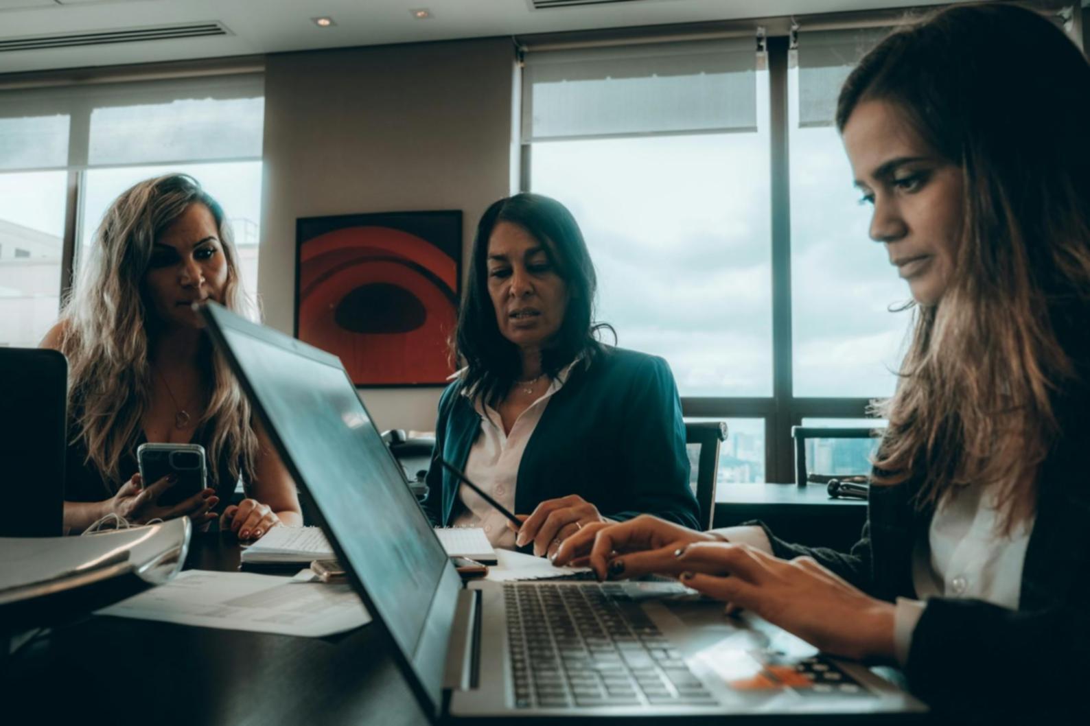 Espacio de trabajo profesional para consultas financieras